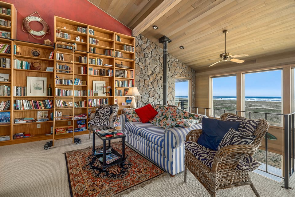 Fantastic Beach View! Oregon Escape w/ Game Room House in Seaside