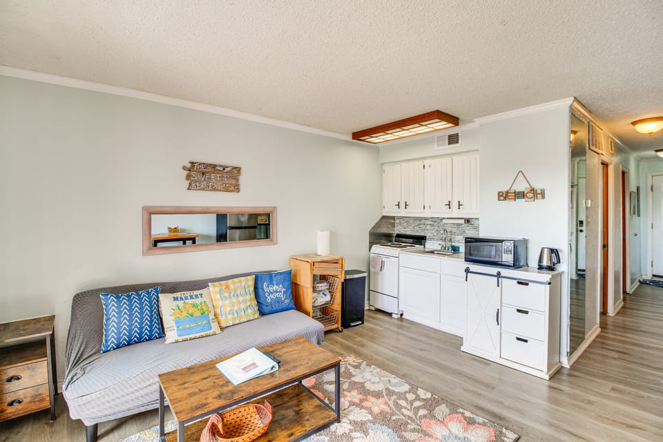 Steps to Water! Beachfront Corpus Christi Condo Apartment in Nueces County