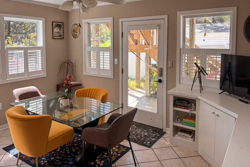 2 Mi to Atlantic Beach: Coastal Retreat w/ Deck House in Morehead City