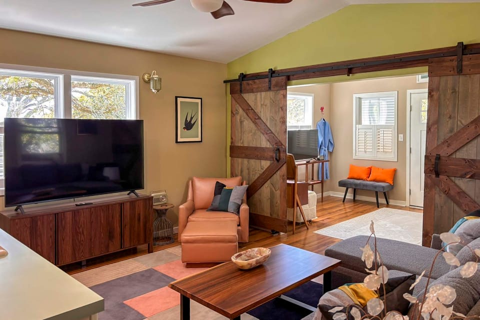 2 Mi to Atlantic Beach: Coastal Retreat w/ Deck House in Morehead City