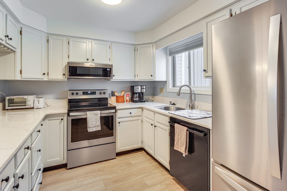 5 Mi to Loon Mountain Resort! Family Townhome Apartment in Woodstock