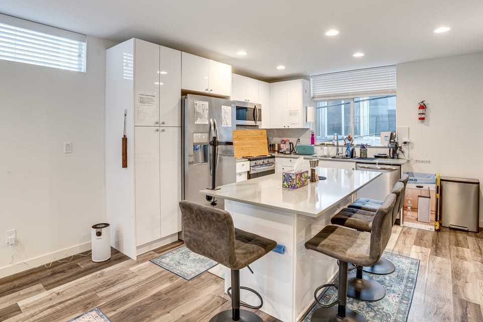 Walk to Seattle University: Centrally Located Gem Apartment in Seattle
