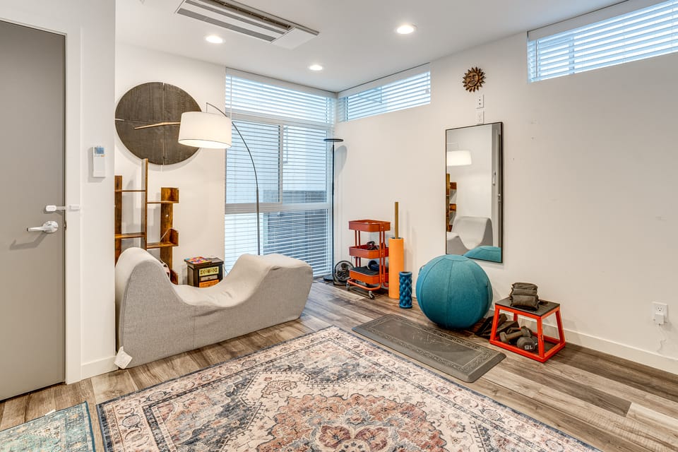 Walk to Seattle University: Centrally Located Gem Apartment in Seattle