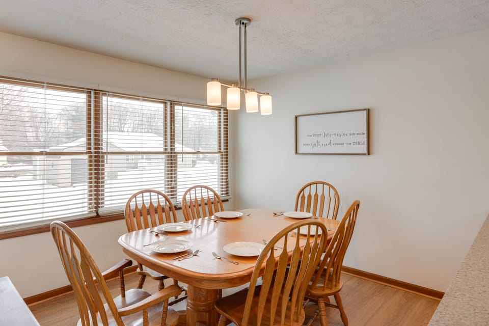 Boat, Hike & Fish: 1 mile to Downtown! House in Indiana