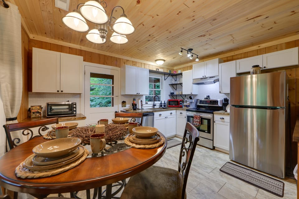 Quiet Family Cabin in Balsam: Hike, Ski, Explore House in Tennessee