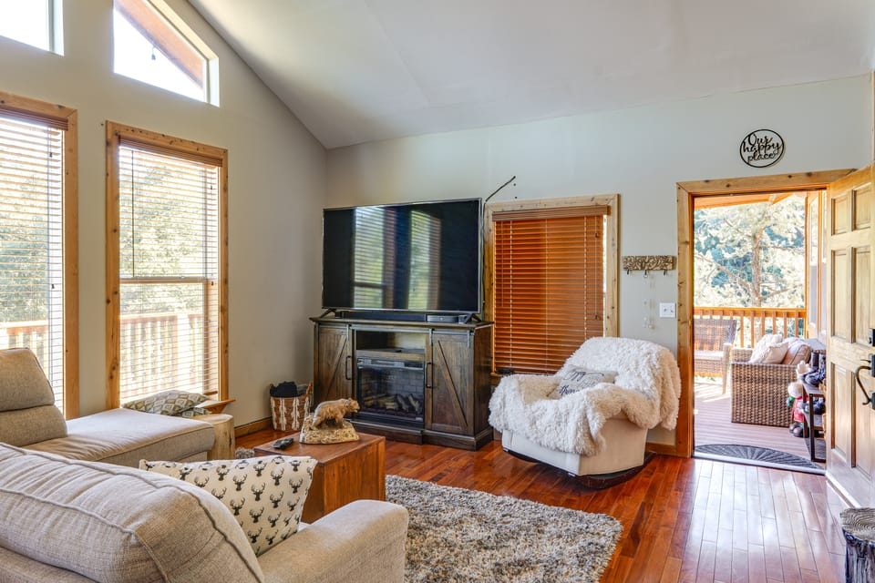 PMC Mountainside Cabin: Hit the Trails, Play Pool! House in Pine Mountain Club