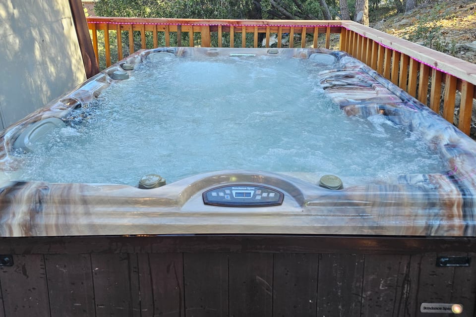 PMC Mountainside Cabin: Hit the Trails, Play Pool! House in Pine Mountain Club