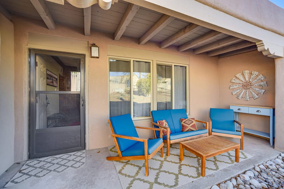 Walkable to Santa Fe Plaza! Charming Condo Apartment in Santa Fe
