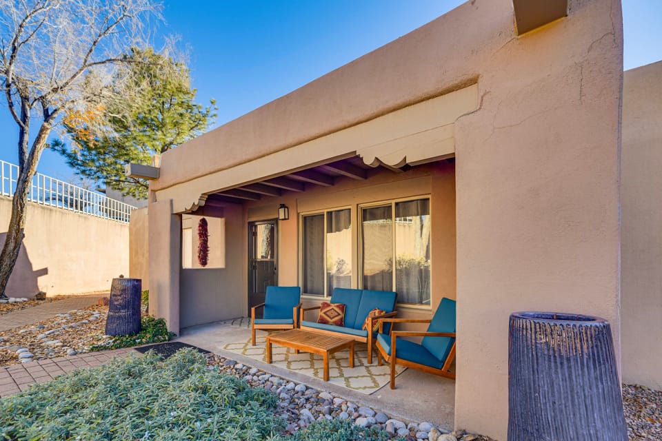 Walkable to Santa Fe Plaza! Charming Condo Apartment in Santa Fe