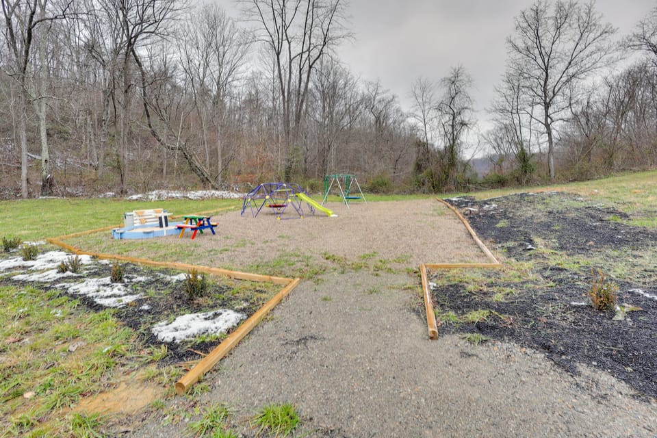 Cozy Retreat Near Trails & Nature House in Ohio