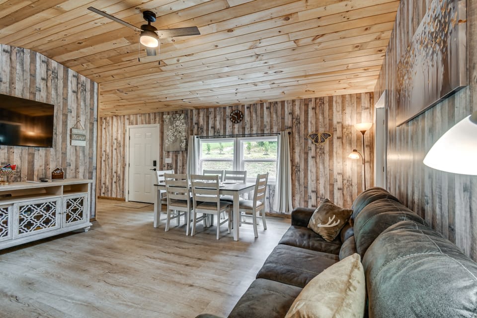 Cozy Retreat Near Trails & Nature House in Ohio