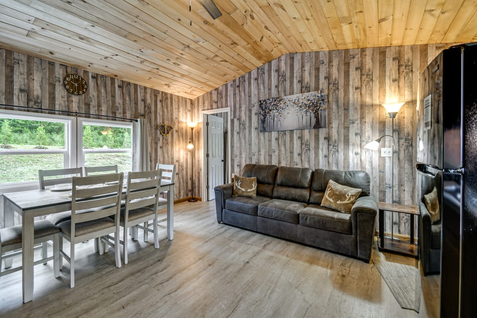 Cozy Retreat Near Trails & Nature House in Ohio