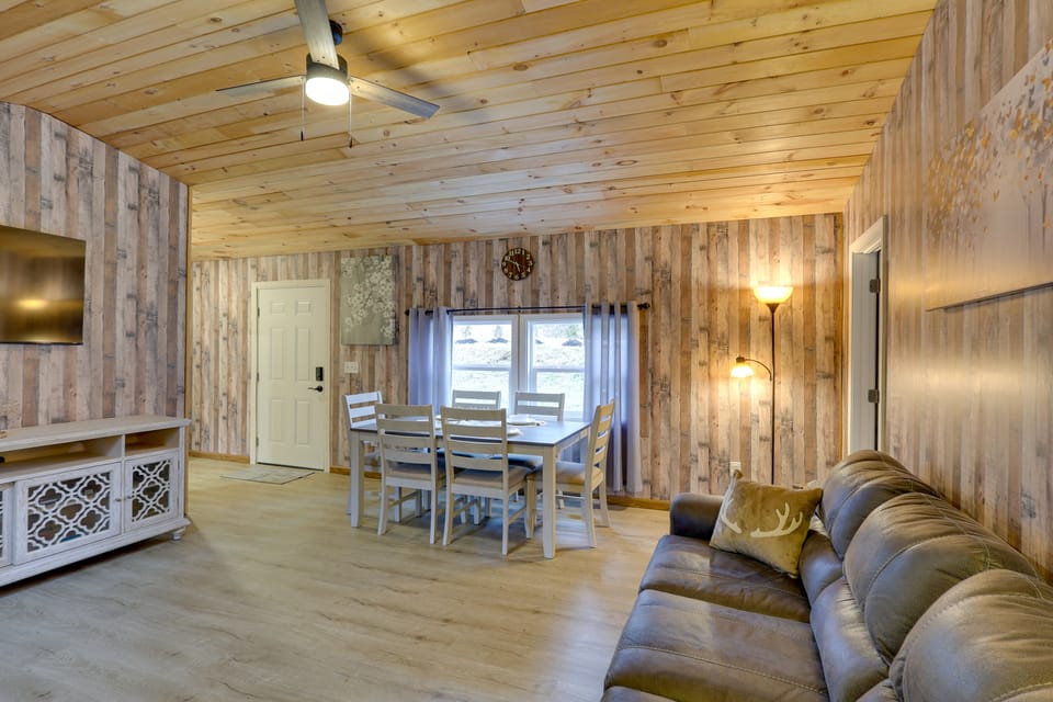 Cozy Retreat Near Trails & Nature House in Ohio