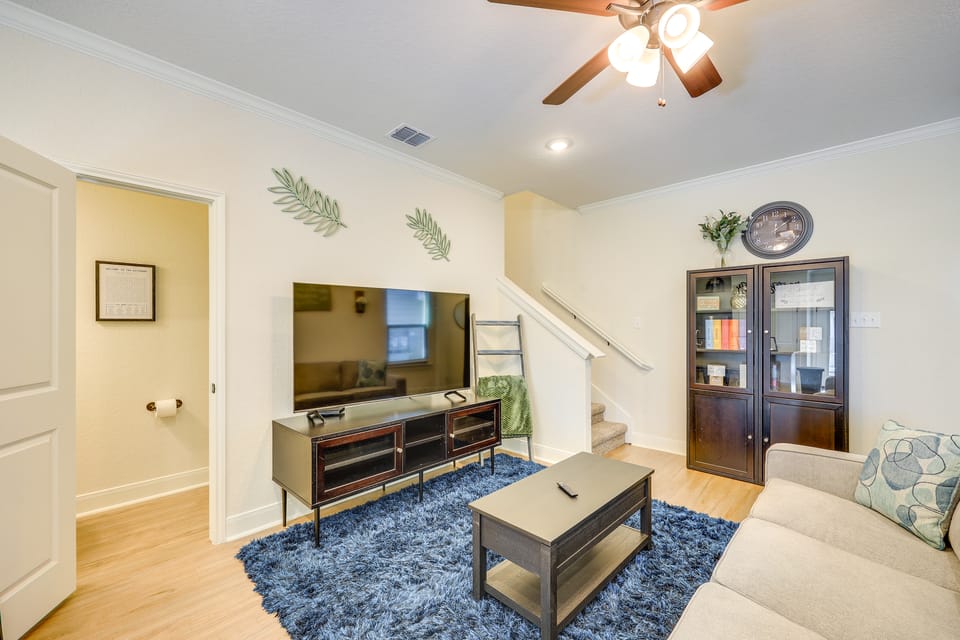 7 Mi to Lackland AFB: Family Home w/ Patio & Yard! Apartment in San Antonio