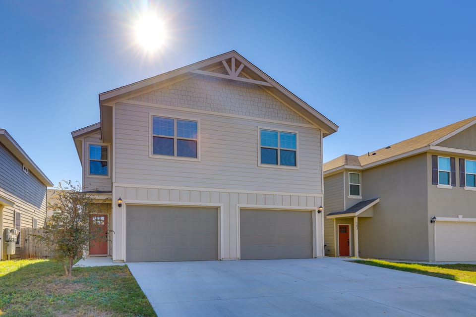 7 Mi to Lackland AFB: Family Home w/ Patio & Yard! Apartment in San Antonio