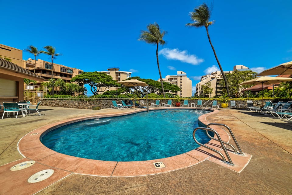 Walk to Beach, Pool Access! 'Kahana Coastal Condo' Apartment in Napili-Honokowai