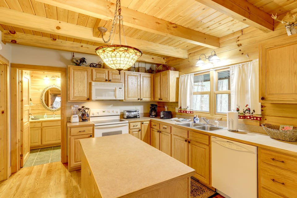 Great for Groups! Quiet Nebo Cabin w/ Lake Access House in Tennessee