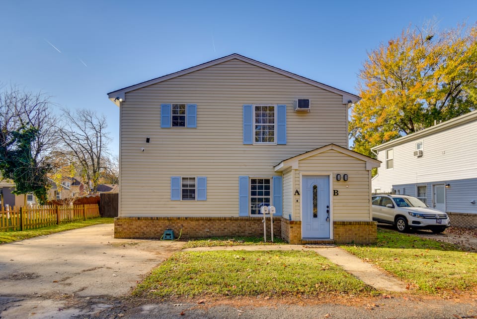 Explore & Relax! Norfolk Duplex < 1 Mi to Beach Apartment in Norfolk