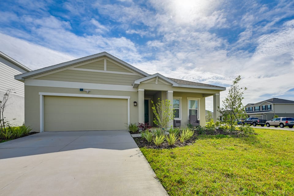 Florida Snowbird Haven w/ Pool! Easy I-75 Access House in Tampa Bay