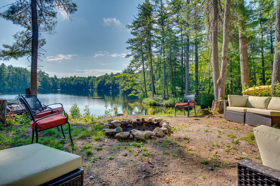 Waterfront Wakefield Retreat w/ Floating Dock House in Wakefield