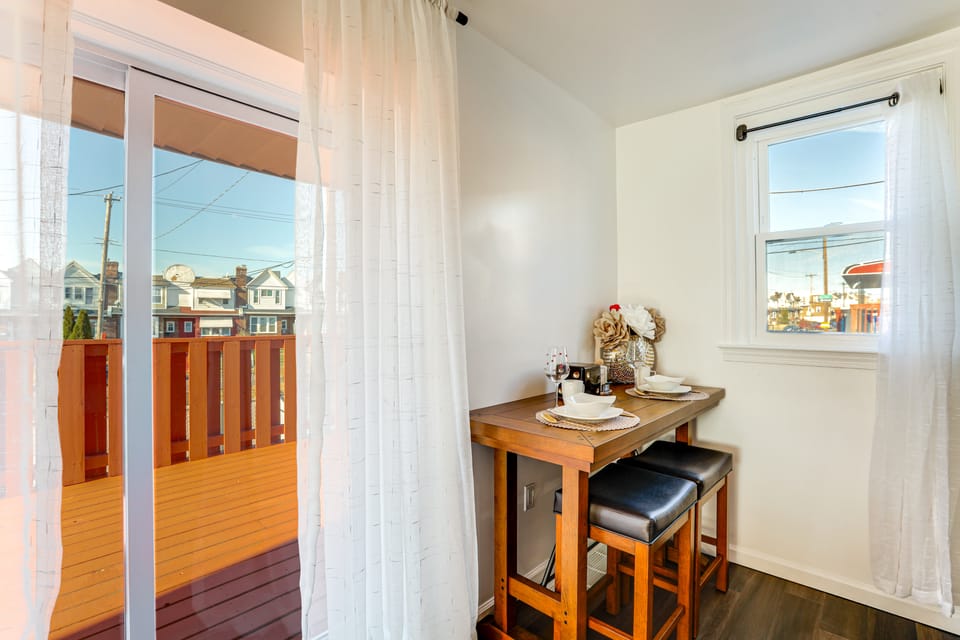 6 Mi to Lincoln Financial Field! Family Getaway Apartment in Philadelphia