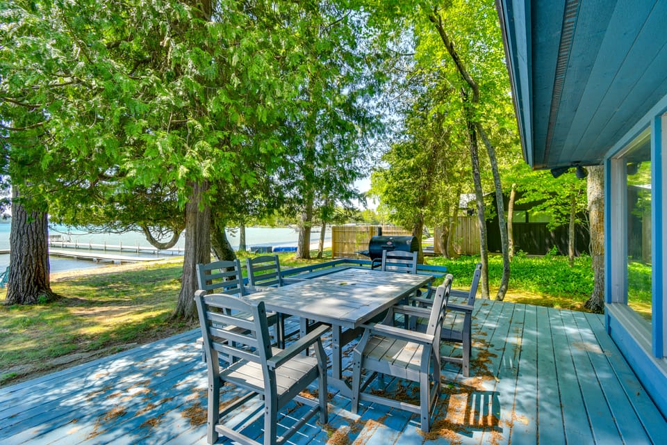 ~ 4,000 Sq Ft Cabin on Glen Lake: Deck & Views! House in Glen Lake