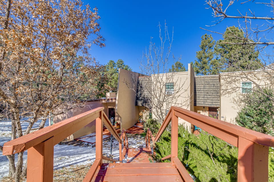 1 Mi to Ruidoso Winter Park! Studio w/ Pool Access Apartment in Alto
