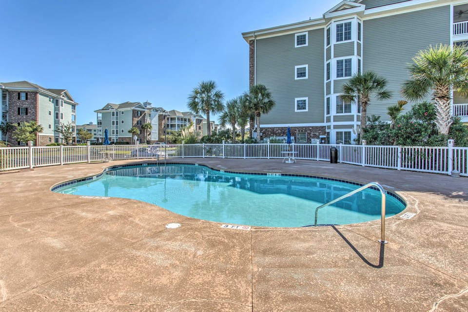 Screened Patio w/ Pond Views! Myrtle Beach Condo Apartment in Myrtle Beach