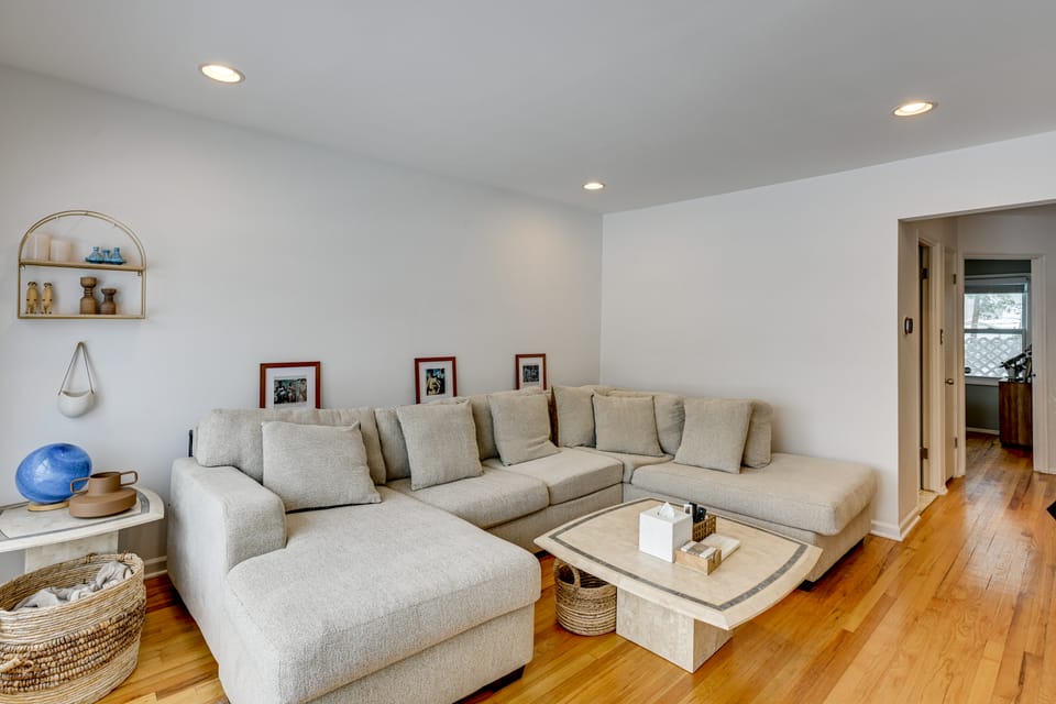 Mid-Century Family Bungalow: Desirable Birmingham! House in Royal Oak