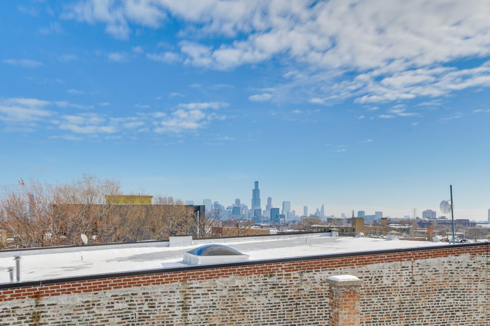 Extended Stay in West Town! Pet Friendly Apartment in Chicago