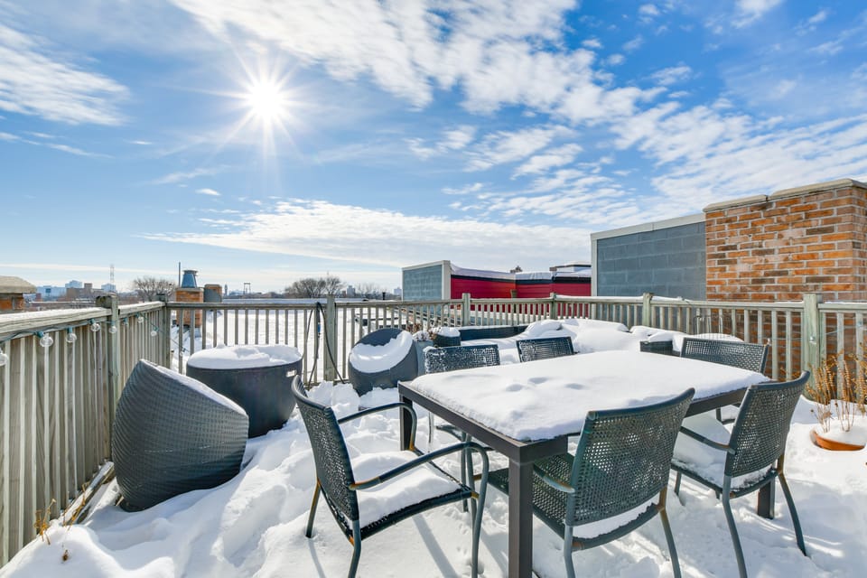 Extended Stay in West Town! Pet Friendly Apartment in Chicago