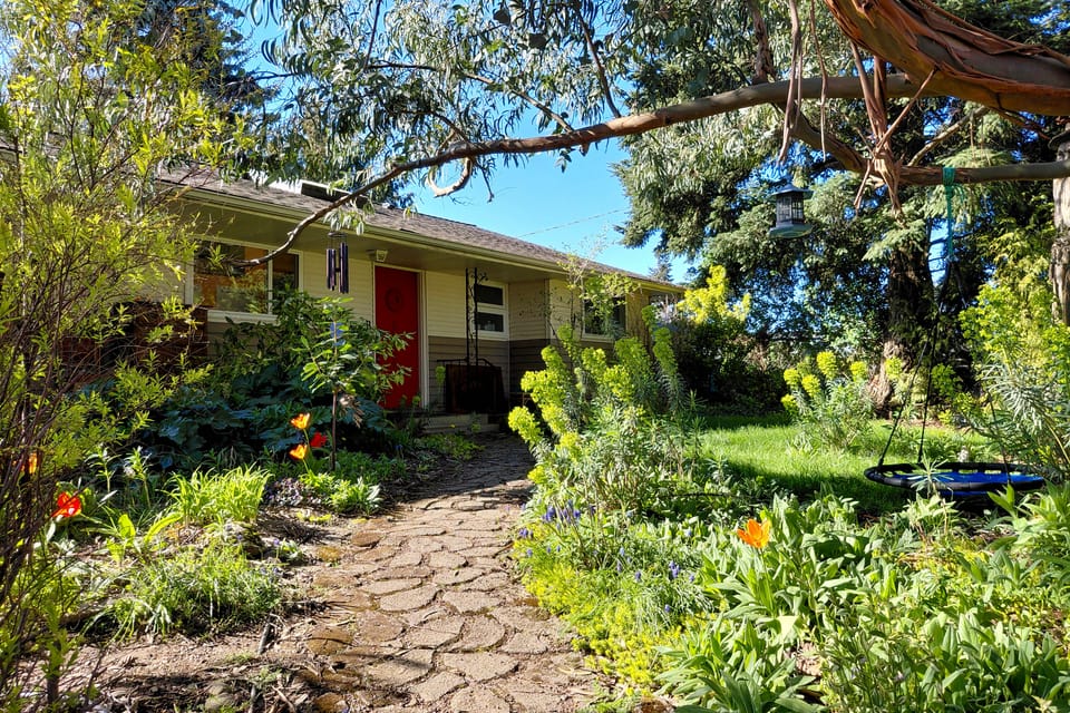 8 Mi to Lumen Field: Seattle Area Home w/ Backyard House in Burien