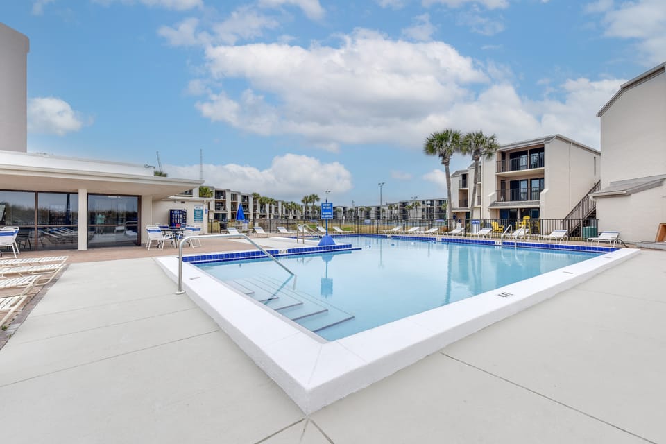 Walk to Shore + Restaurants: Resort Retreat in PCB Apartment in Lower Grand Lagoon
