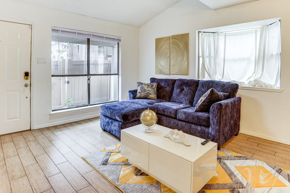 5 Mi to Westchase District: Houston Extended Stay Apartment in Houston