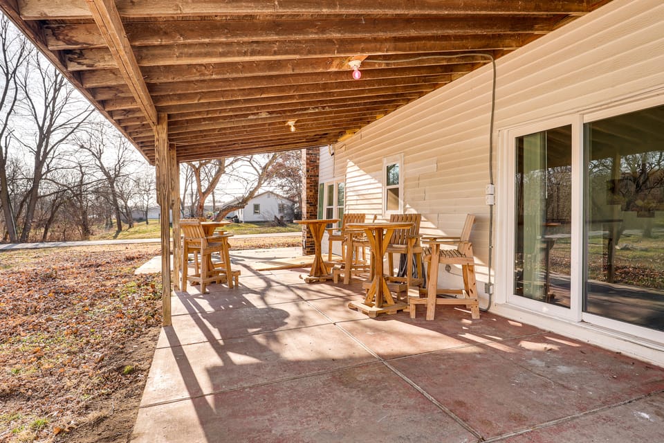 Steps to Winery! Updated Farmhouse in Holt House in Missouri
