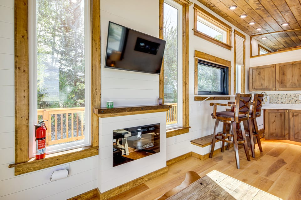 Tiny in Paradise! Near Chico and SAGE Lodge! Cottage in Montana