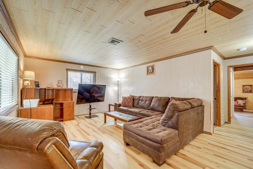 Near Scenic Trails & Parks! Central Payson Retreat House in Payson