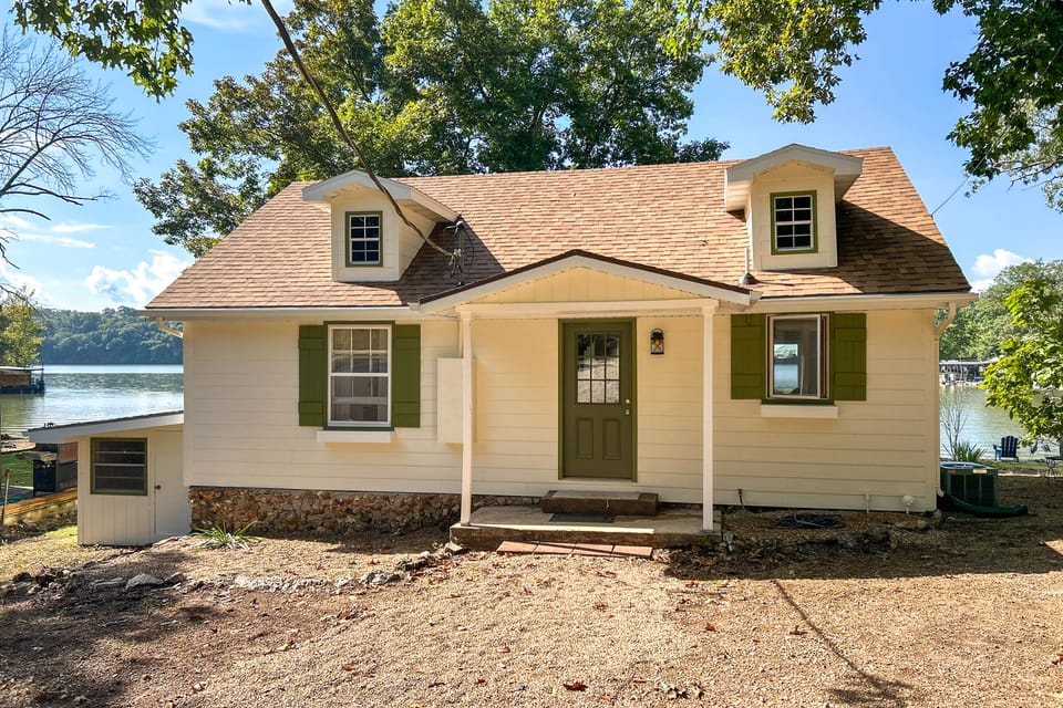 Dock, Deck & Dreamy Views! Lake of the Ozarks Home House in Lake of the Ozarks