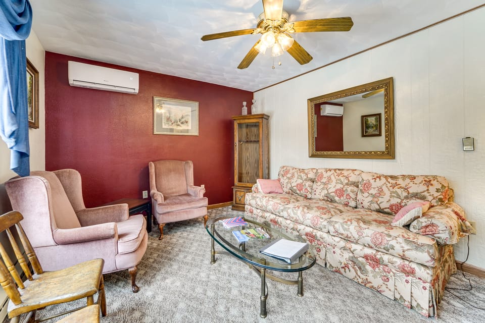 Roaring Spring Horse Farm Getaway w/ Game Room House in Pennsylvania