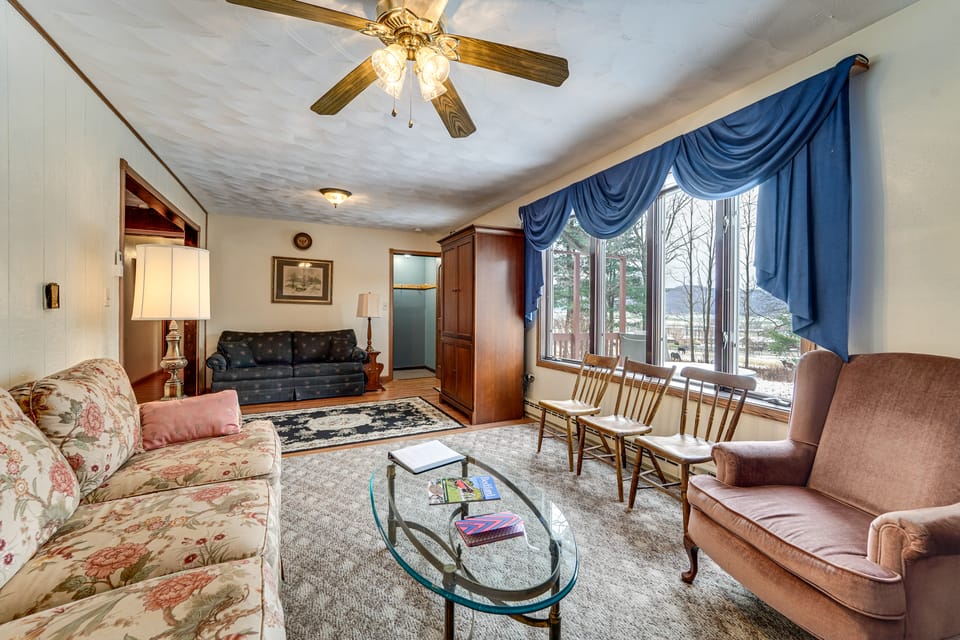 Roaring Spring Horse Farm Getaway w/ Game Room House in Pennsylvania