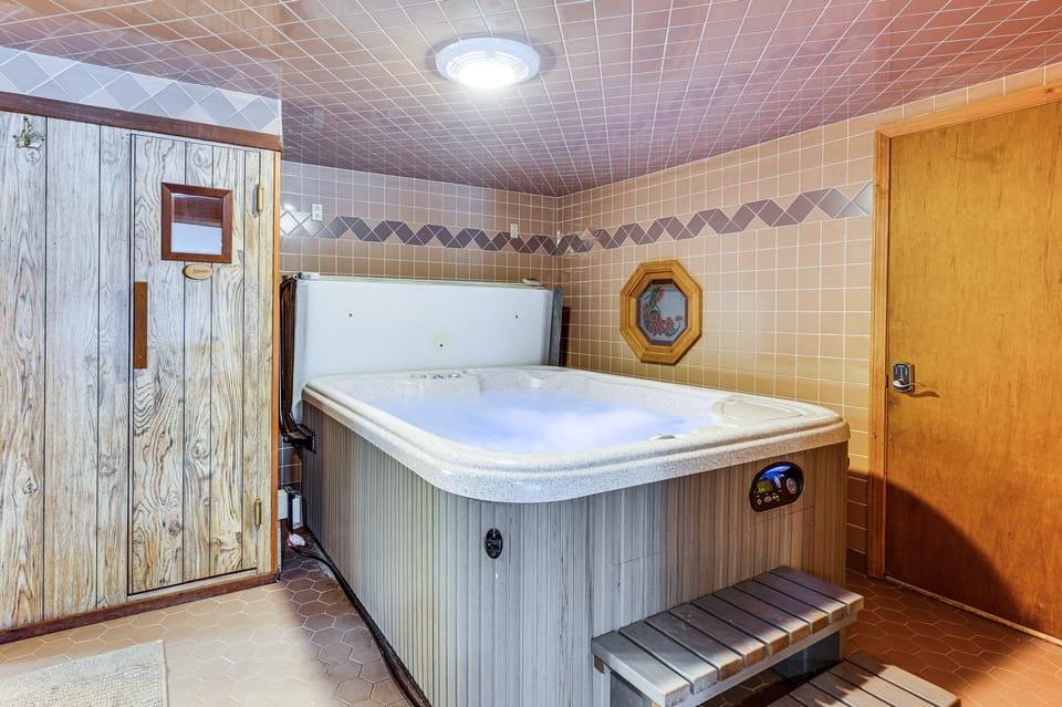 Seymour Lake Across St! Scenic Home w/ Hot Tub House in Orleans