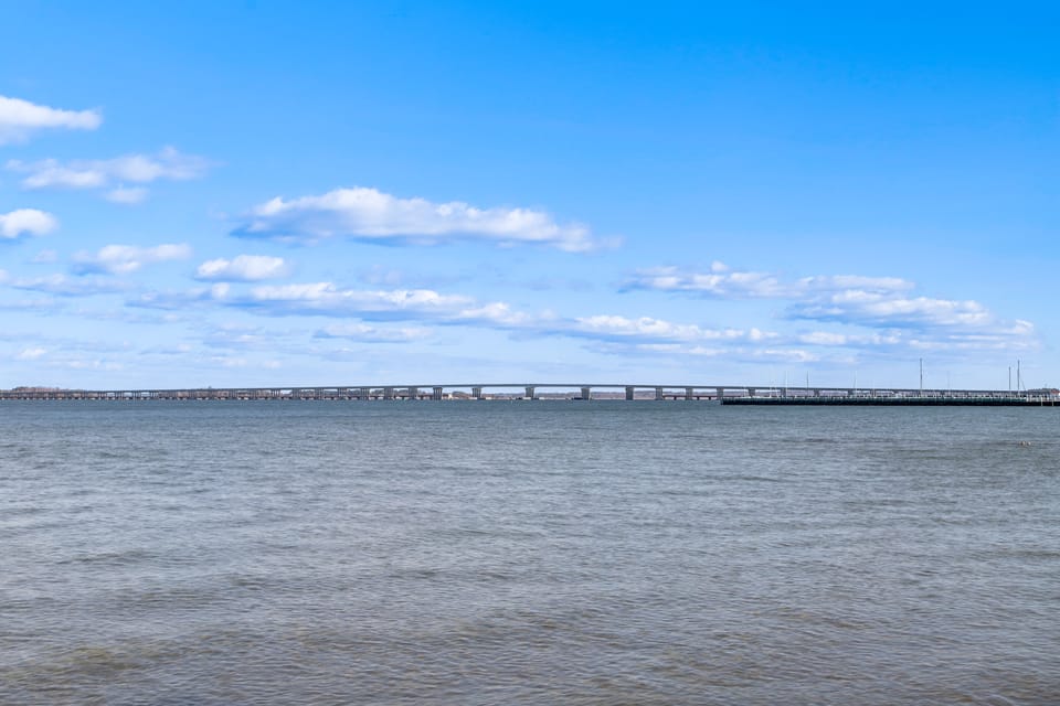 Waterfront Gem < 1 Mi to Dtwn Cambridge! Apartment in Cambridge