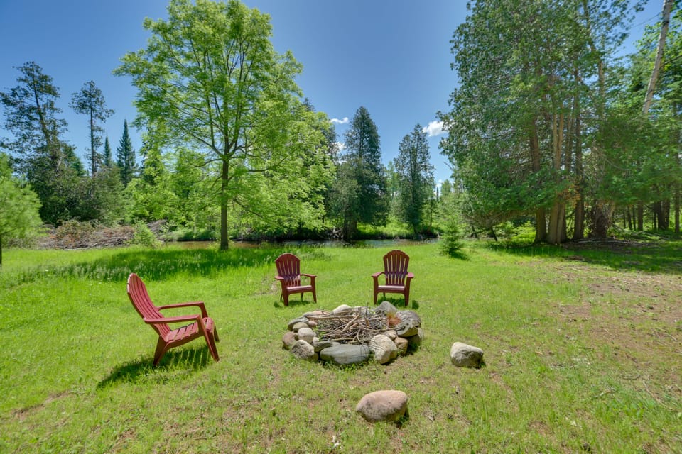 Sturgeon River Home: Outdoor recreation galore! House in Indian River