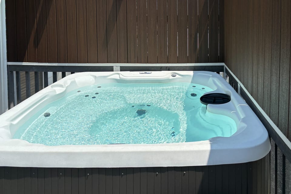 Hot Tub & Sauna! Atlantic City Getaway By Beach Apartment in Atlantic City