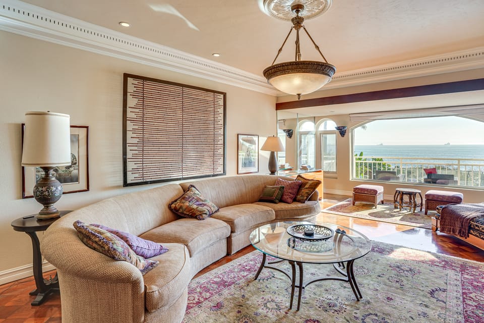 Beachfront Living in Long Beach: 2,500 Sq Ft Condo Apartment in Long Beach
