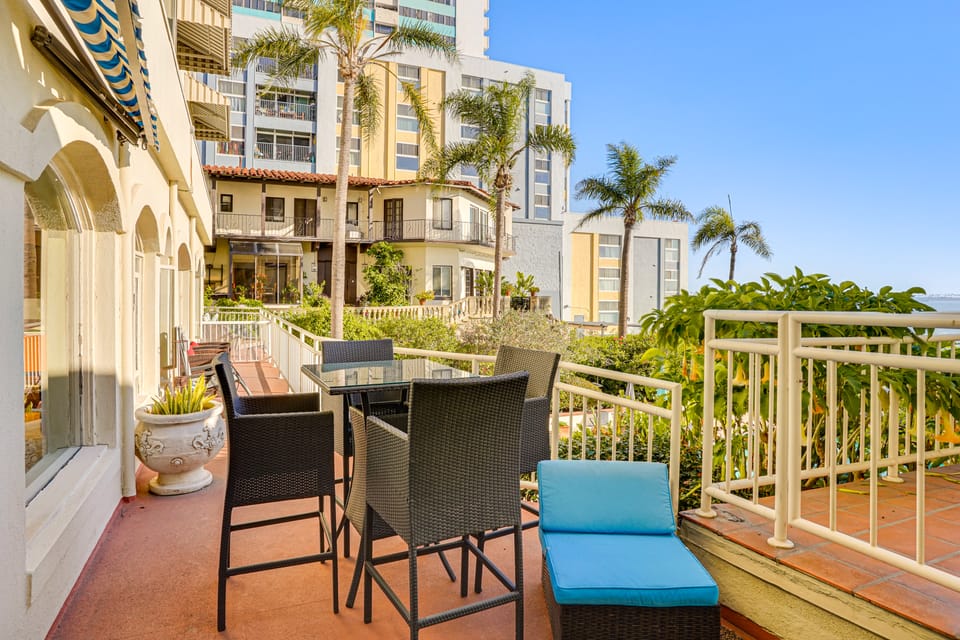 Beachfront Living in Long Beach: 2,500 Sq Ft Condo Apartment in Long Beach
