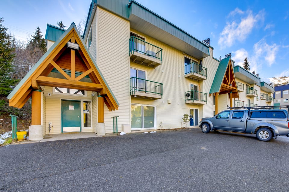 Walk to Chair Lift: Mtn-View Schweitzer Studio! Apartment in Idaho