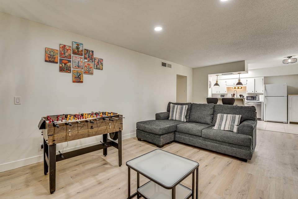 Summer-Ready Old Town Condo w/ Pool & Patio Access Apartment in Scottsdale