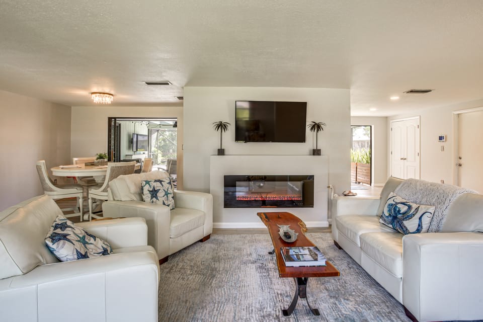 Port Charlotte Home w/ Heated Pool & Yard! House in Port Charlotte