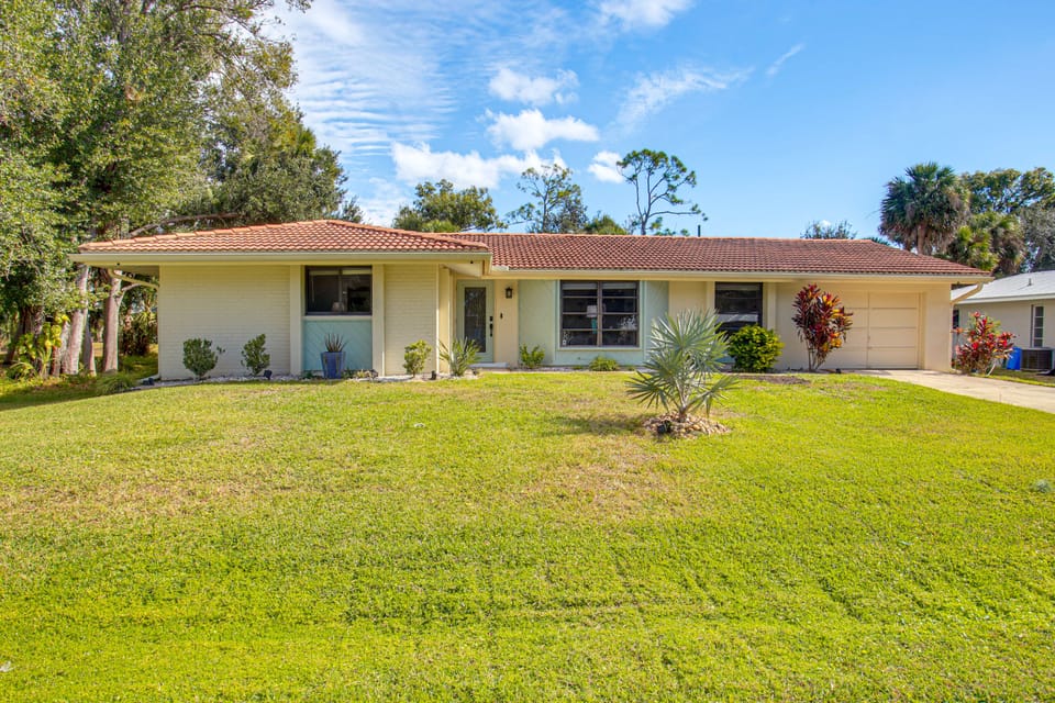 Port Charlotte Home w/ Heated Pool & Yard! House in Port Charlotte